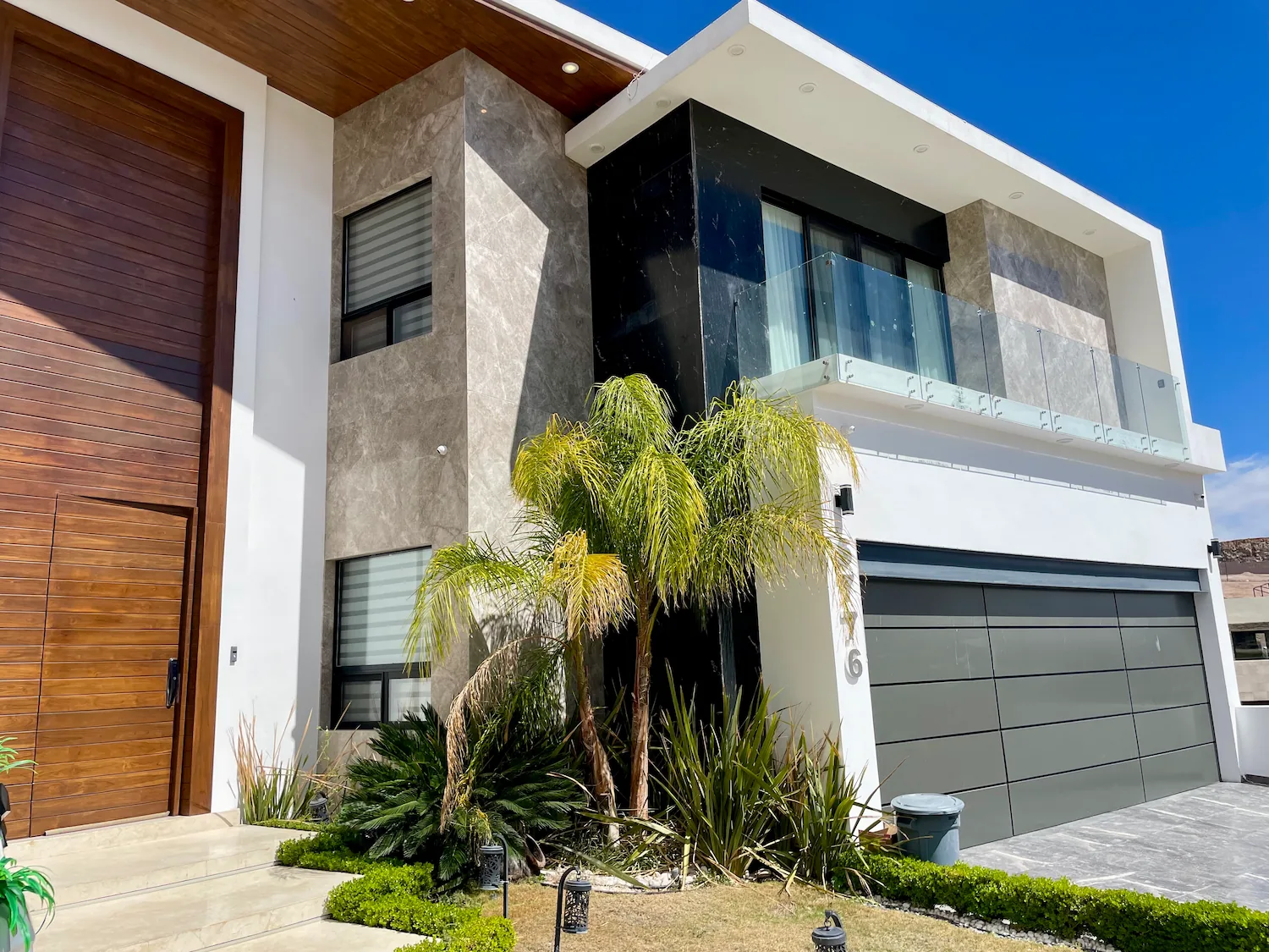 Fachada exterior decorada